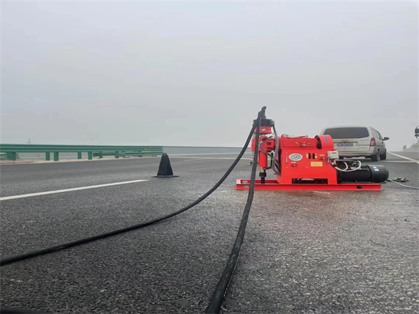 乌兰浩特马路路基路面开裂下沉注浆加固灌浆